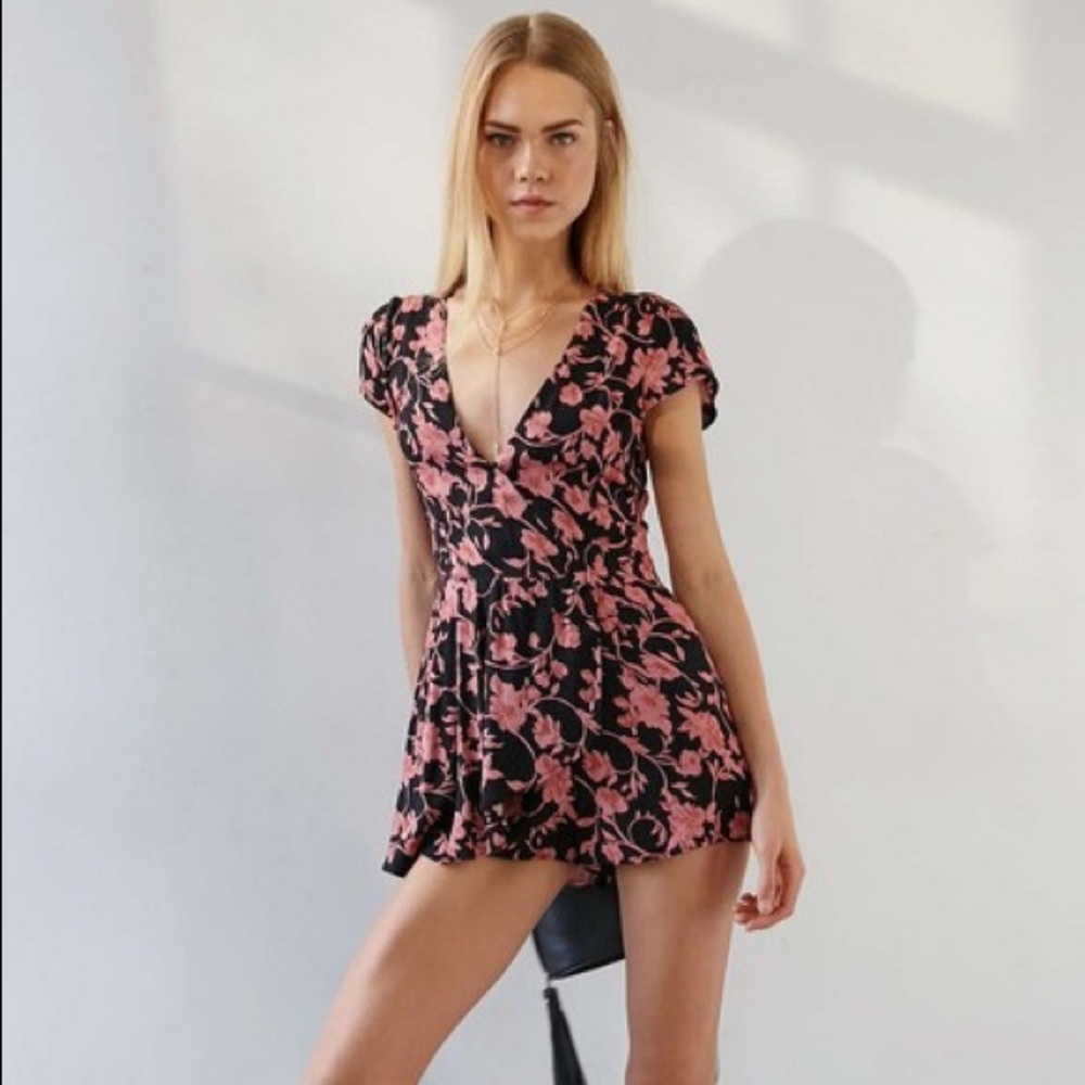 UO Kimchi Blue Pink/Black Anita Ruffle Romper 6
